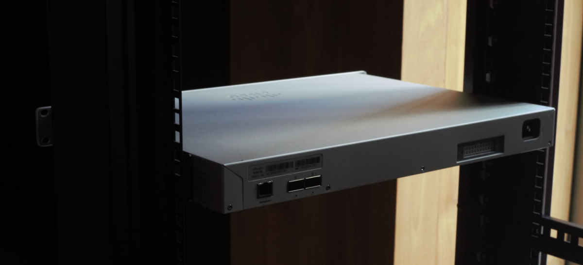 Cisco Meraki MS225 and MS250 Mid-Mount Kit MA-MNT-MID-1