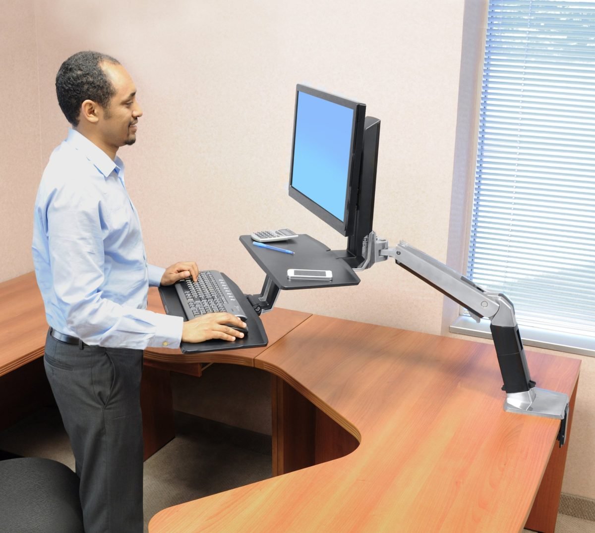 Ergotron WorkFit A w/ Suspended KB 24-390-026