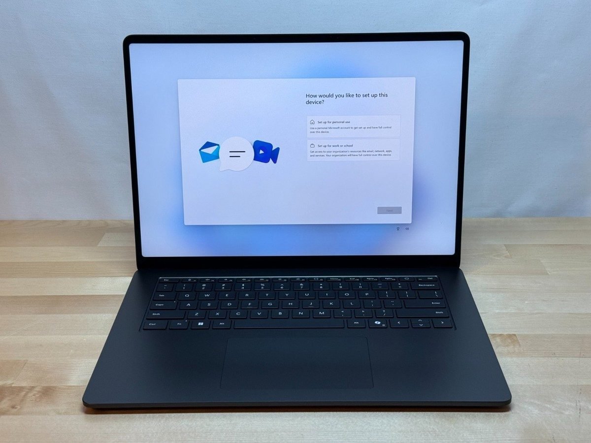 Microsoft Lp7 15" CU7/32/512 Black EP2-33240