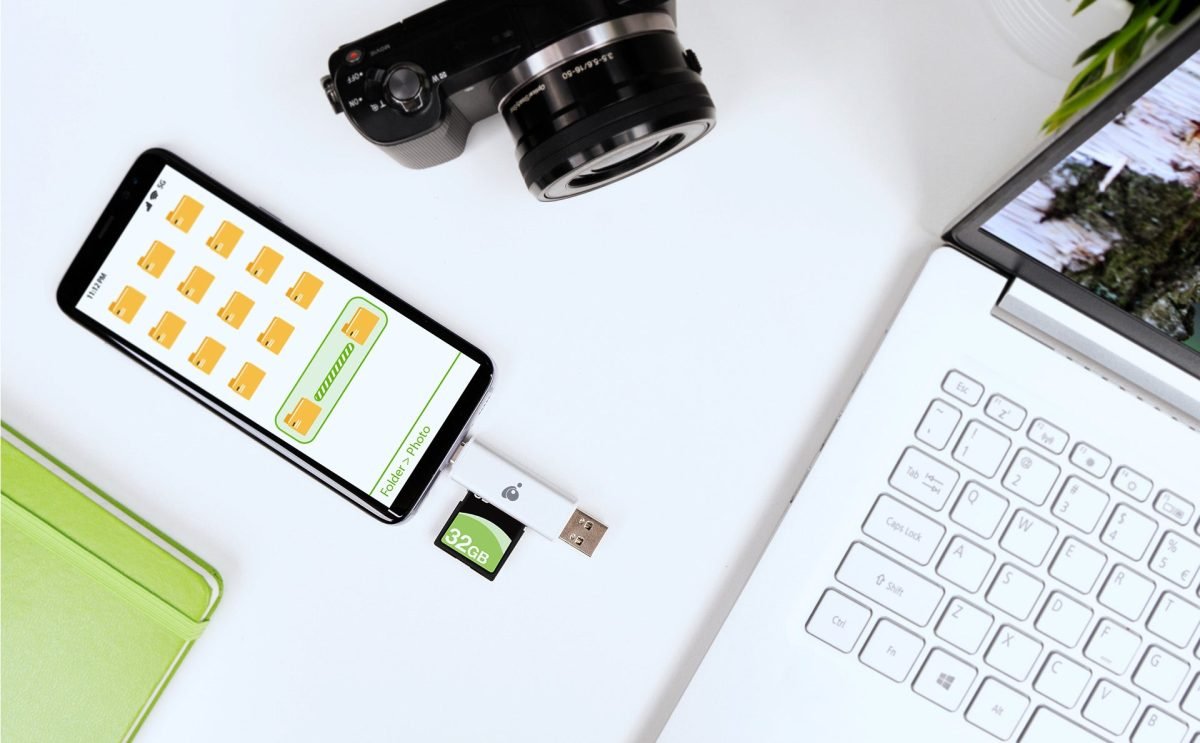 IOGear USB C Duo card Reader Writer GFR3C12