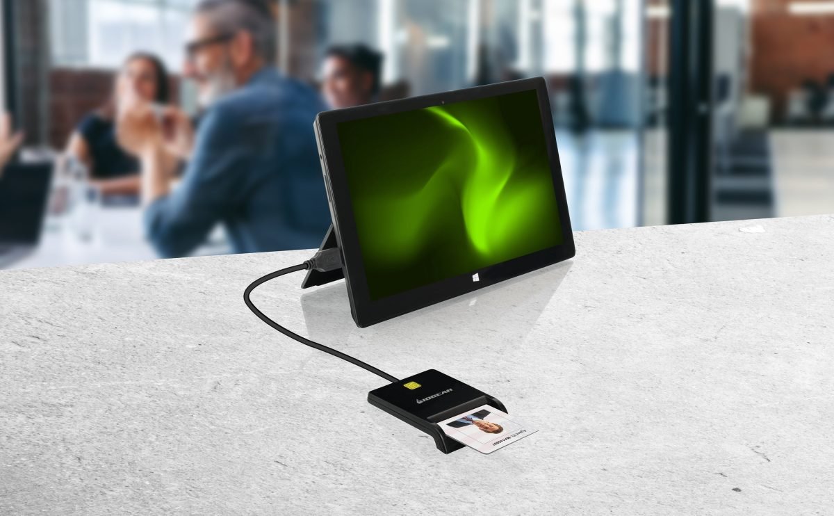 IOGear USB Common Access Card Reader GSR212